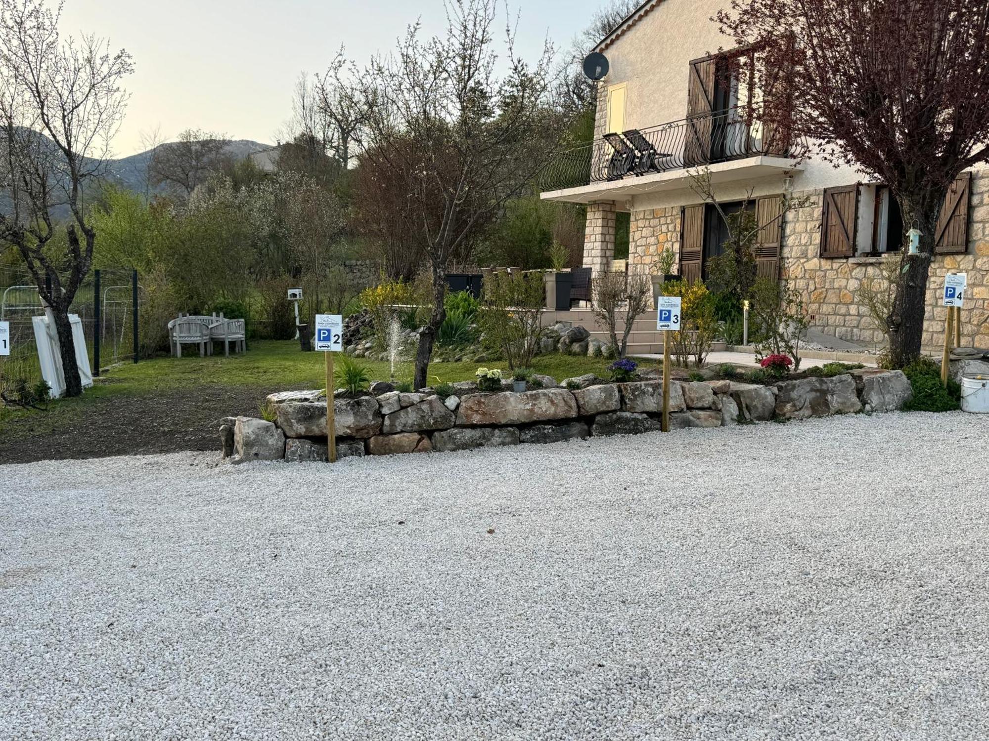 Bnb Castellane Chambre D'Hotes B&B Exterior foto