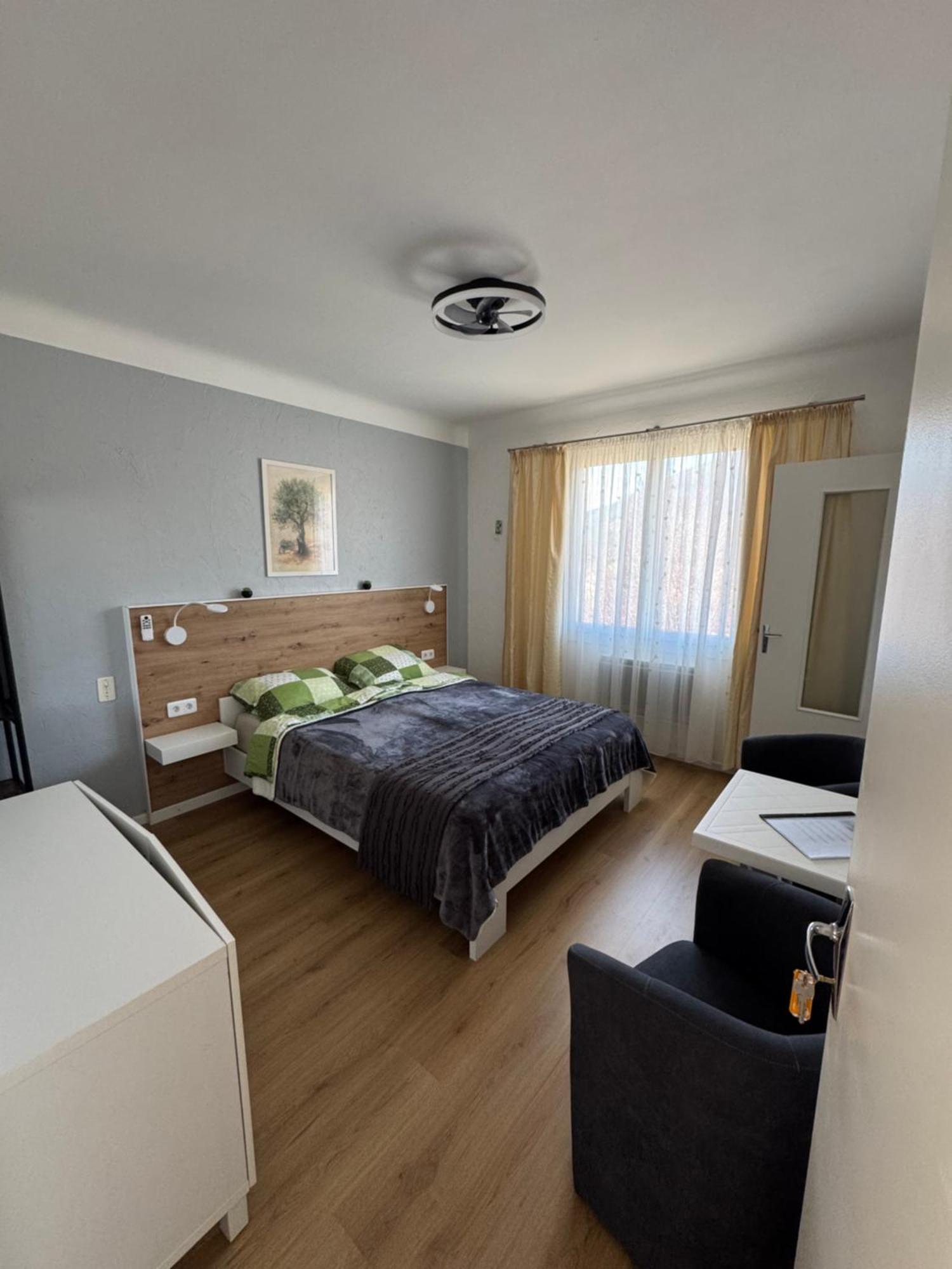 Bnb Castellane Chambre D'Hotes B&B Exterior foto